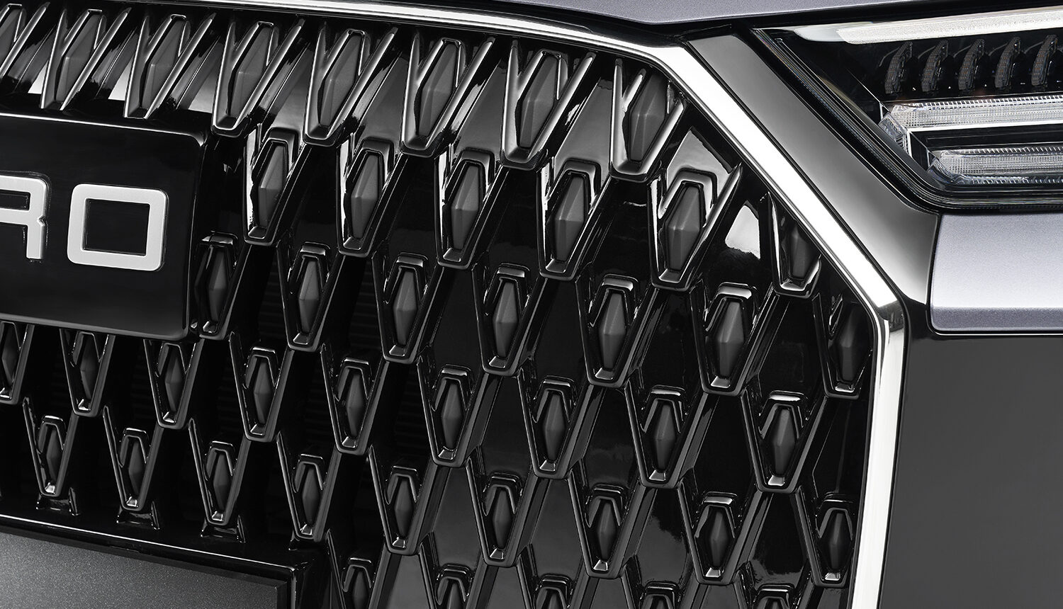 Nuevo EBRO s700 Luxury Detalle Parrilla Delantera