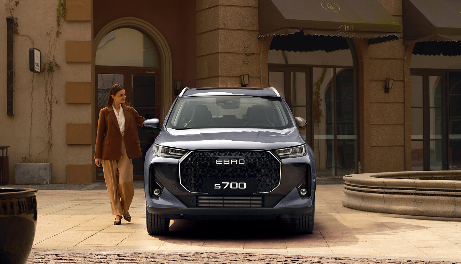 Nuevo EBRO s700 Luxury Detalle Frontal Lifestyle
