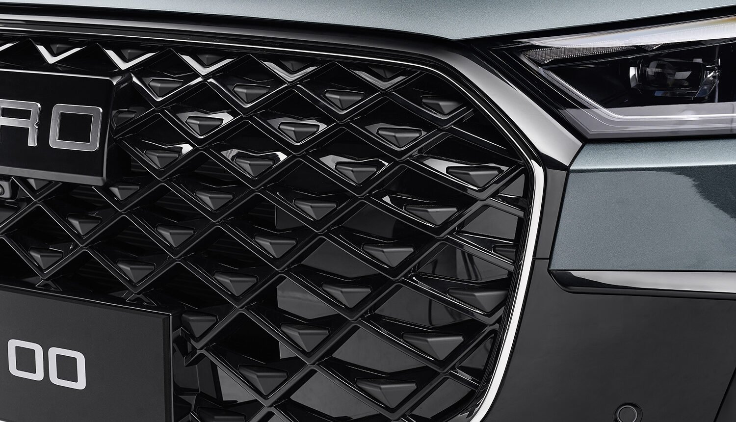 Nuevo EBRO s800 Luxury Detalle Parrilla Delantera